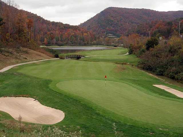 A fall day view of a hole from Wasioto Winds at Pine Mountain State Park Golf Course.