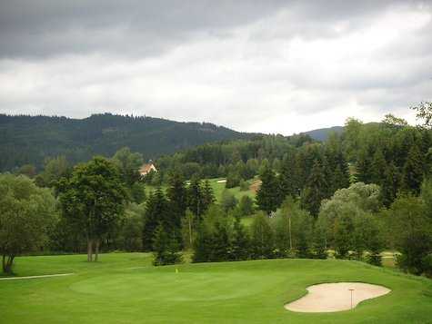 A view of the 16th green with bunker on the right at Oberzwieselau Golf Park