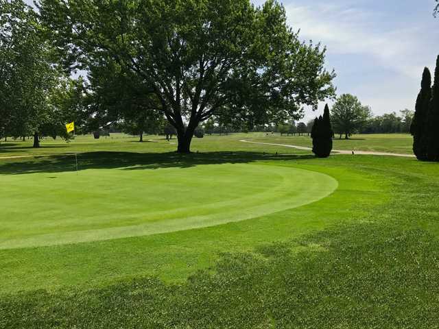 A view of a green at Mastodon Golf Club.