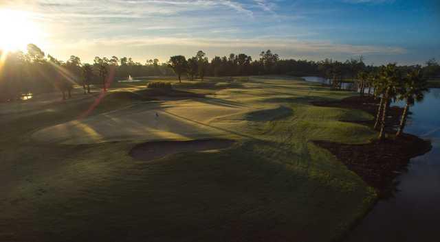 A view of a green with water coming into play at Heritage Oaks Golf Club.