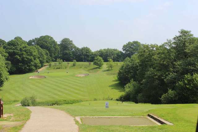 A sunny day view of the 7th tee at Sweetwoods Park Golf Club.