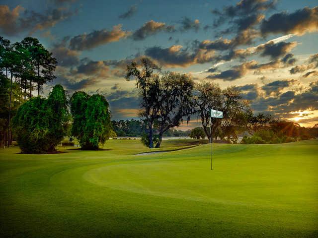 View of green #16 at Old South Golf Links