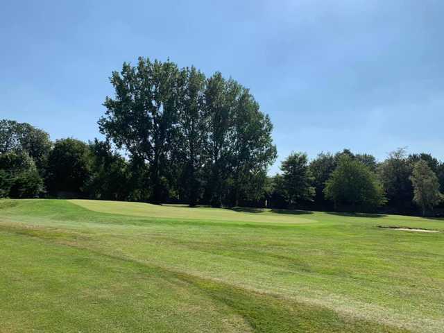 A view of hole #2 at Shrivenham Park Golf Club.