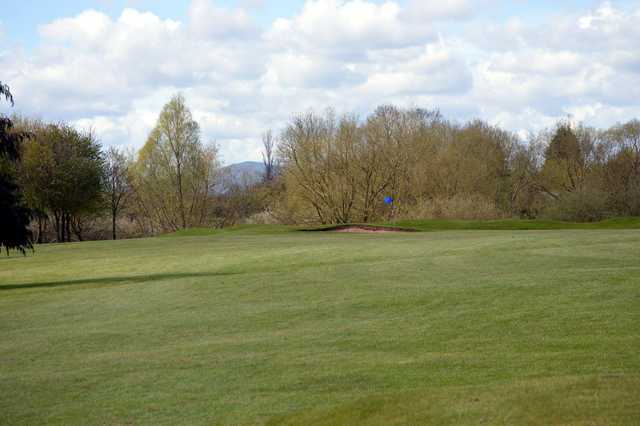A view of hole #3 at Ravenmeadow Golf Centre.