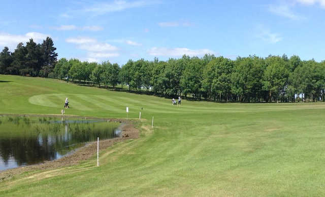 A sunny day view from Mahee Island Golf Club.