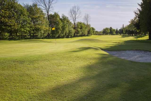 A sunny day view of a hole at Loudoun Gowf Golf Club.
