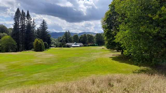 A view of a green and the clubhouse at Comrie Golf Club.