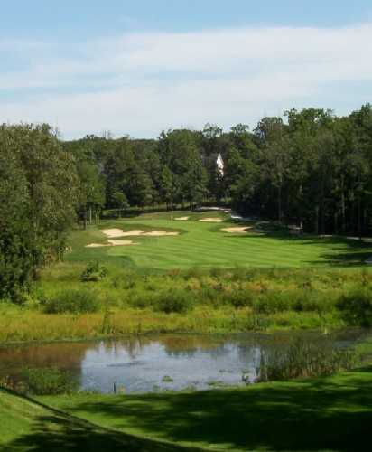 A view of the 8th green protected by bunkers at Cross Creek Golf Club