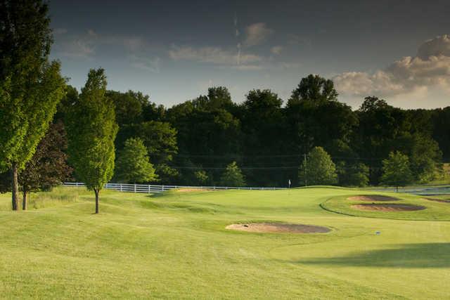 A view of the 10th green protected by bunkers at Links at Challedon