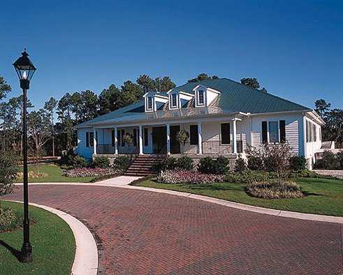 A view of the clubhouse at Crescent Pointe Golf Club