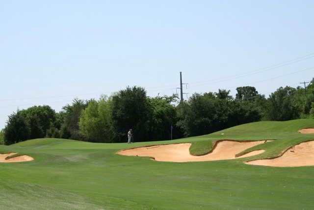A view of the 18th green protected by bunkers at Cowboys Golf Club