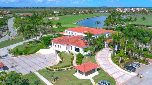 View of the clubhouse from La Estancia Golf Course.
