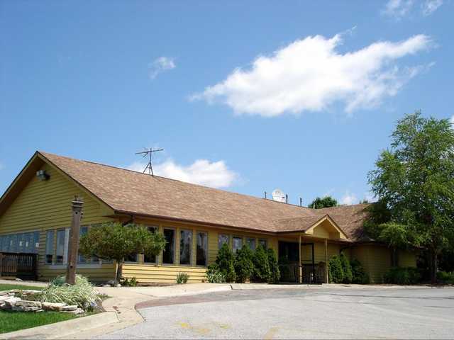 A view of the clubhouse at Meadows Golf Club of Blue Island