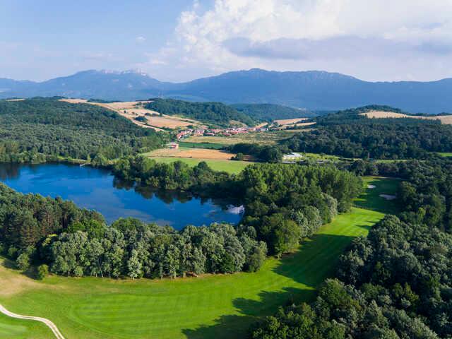 Aerial view of the 18th hole from Izki Golf.
