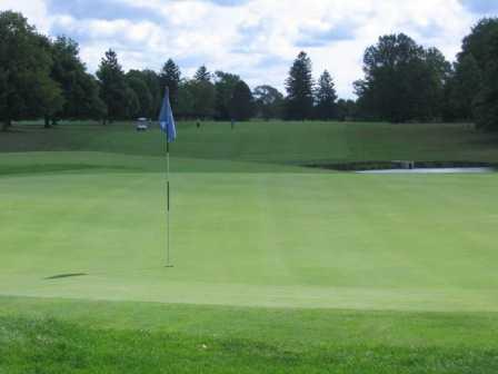 A view of the 18th green at Mohawk Golf Club