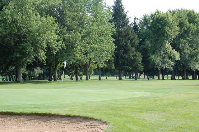 A view of hole #18 at Astorhurst Country Club