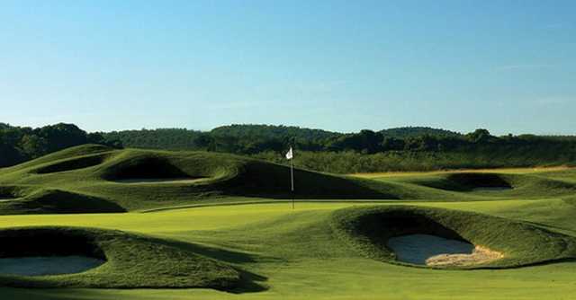 A view of the 9th hole protected by bunkers at Wintonbury Hills Golf Course