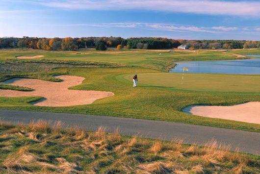 View of a green at Broadlands Golf Club