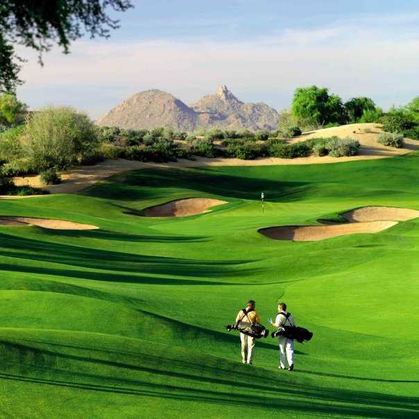 A view of green protected by bunkers at Kierland Golf Club - Acacia Course