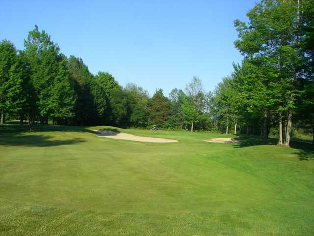 A view of green protected by bunkers at Quest Golf Club