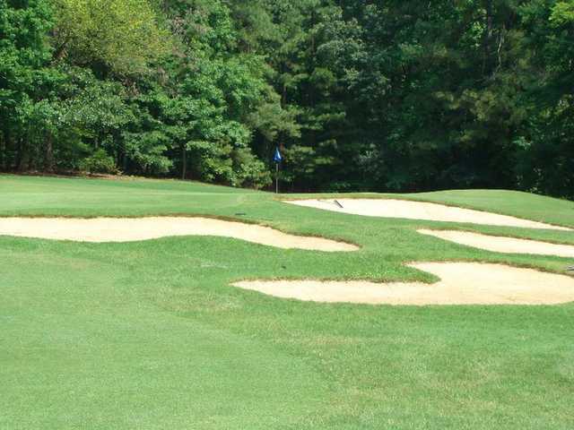 A view of hole #12 protected by bunkers at Lakeshore Golf Course