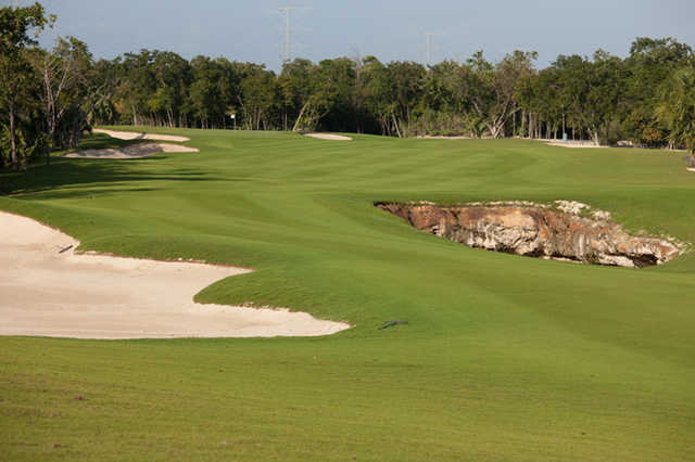 A view of the 7th green protected by bunkers at El Camaleon Mayakoba Golf Club