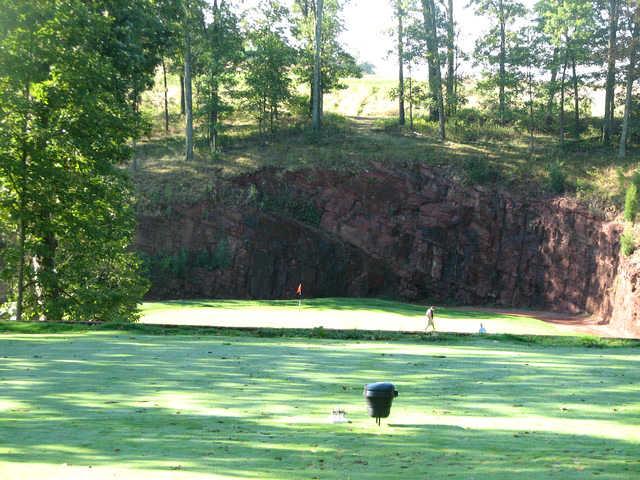 The par-3 third hole at the Links at Gettysburg has a green framed by a sheer, red-rock cliff.