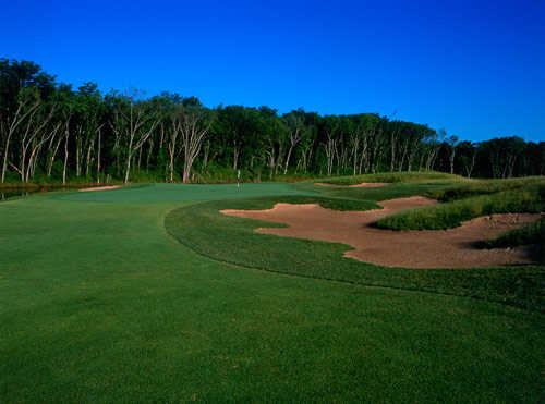 A view of a green surrounded by bunkers at Prairie Highlands Golf Course