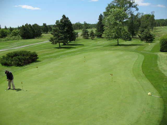 A view of the putting green at Kingsway Park Golf and Country Club