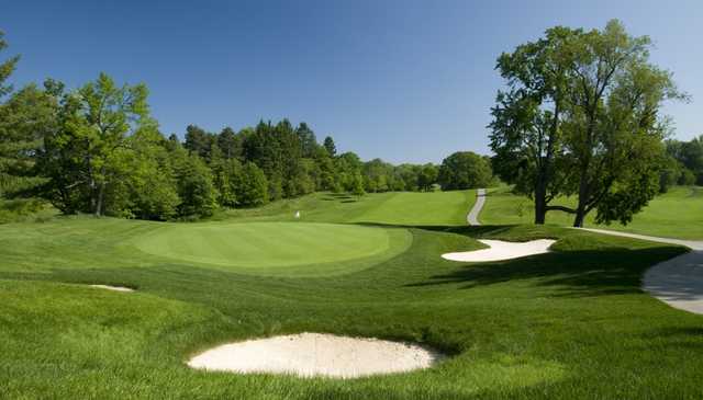 A view of a green protected by bunkers at Manakiki Golf Course