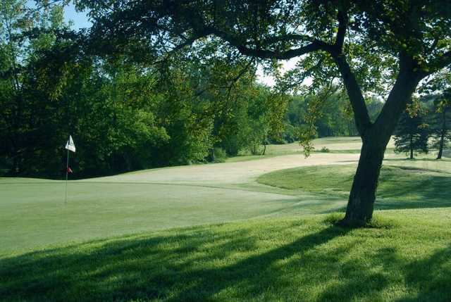 View of a green at Hickory Ridge Golf Club