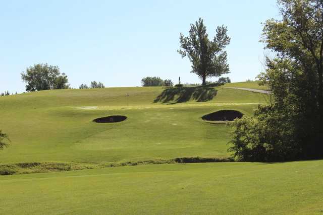 A view of green protected by bunkers at Heritage Links Golf Club
