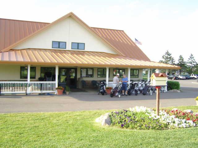 A view of the clubhouse at Begin Oaks Golf Course