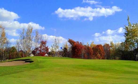 A view of the 2nd green at Red Golf Course from Ponds Golf Club