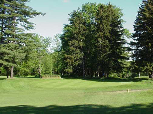 A view of the 1st hole at Oakland Beach Golf Club