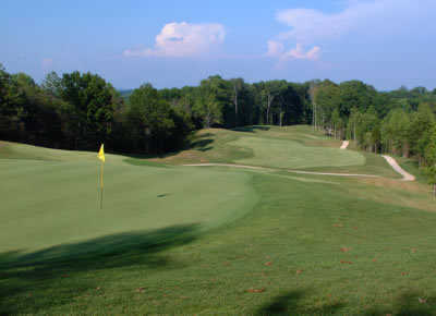 A view of a green at Dale Hollow Lake Golf Course.