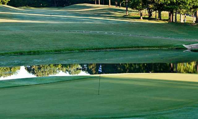A view of a hole with water coming into play at Quail Ridge Golf Course (Allen Mims)