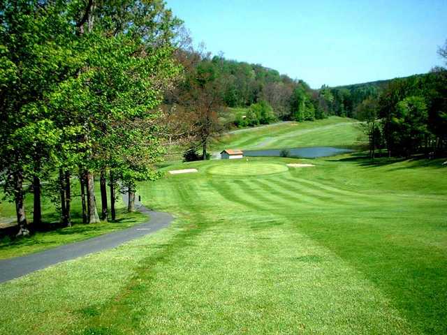 A view of green #1 guarded by bunkers at Oakland Golf Club