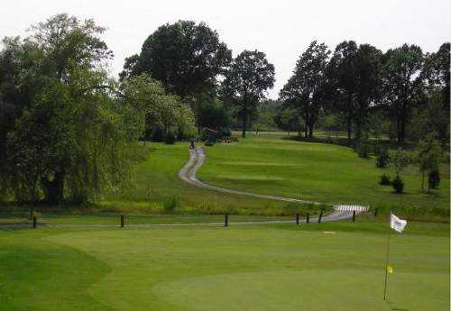 A view of green at Rolling Meadows Golf and Country Club