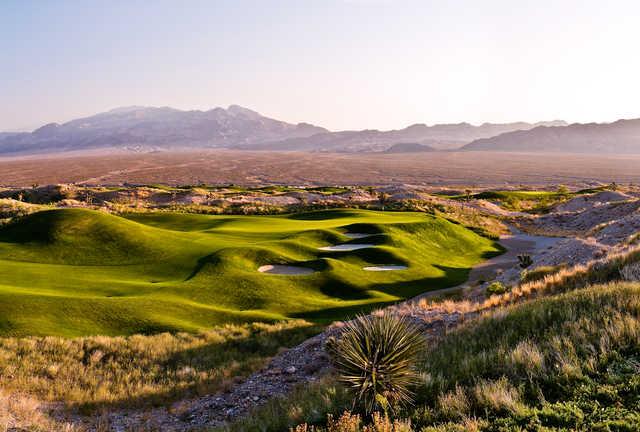 Paiute's Wolf Course: View from 8th hole ( 206 yards, par 3 )