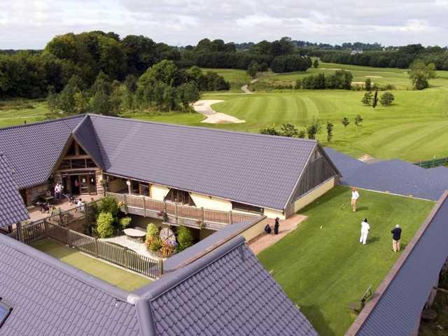 A view of the clubhouse and 1st tee at Highfield Golf Club