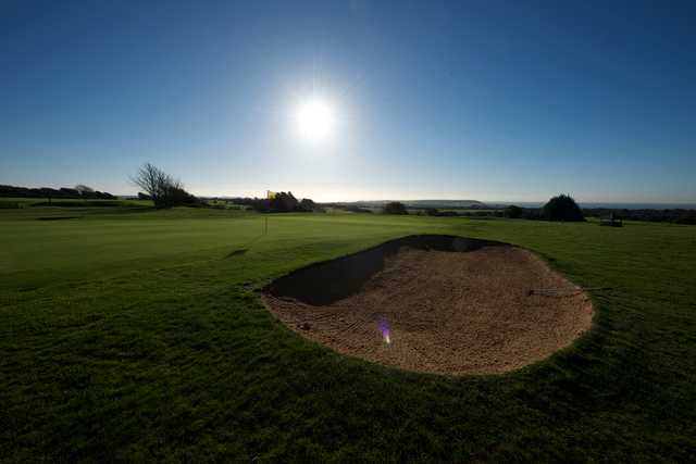 A sunny view of green at Kelso Golf Club