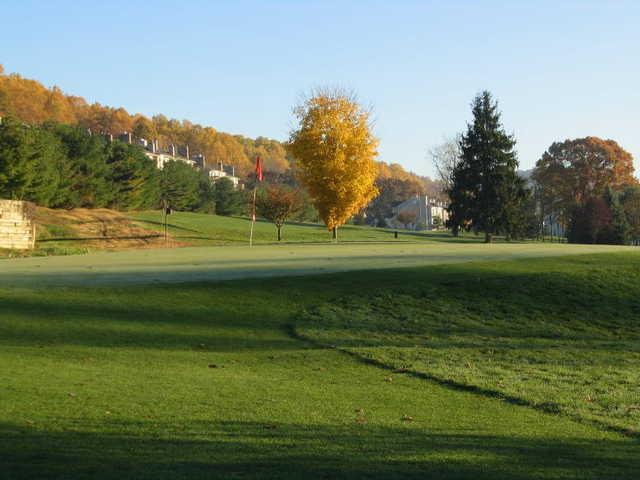 A view of the 1st green at Fairway Valley Golf Club