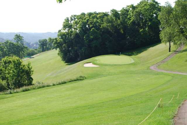 A view of the 17th fairway and green at Grand View Golf Club
