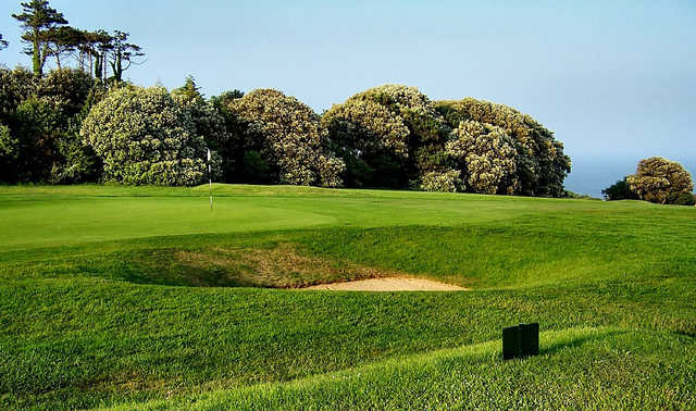 A view of the 6th green at Walmer & Kingsdown Golf Club