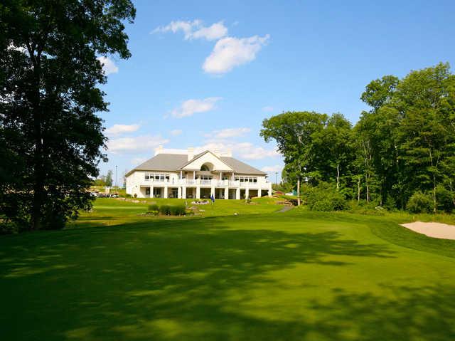 View of a green with the clubhouse in the back at Great Bear Golf Club