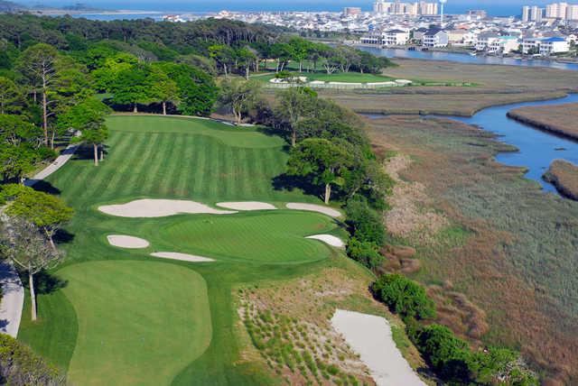 Aerial view of green #3 at Tidewater Golf Club