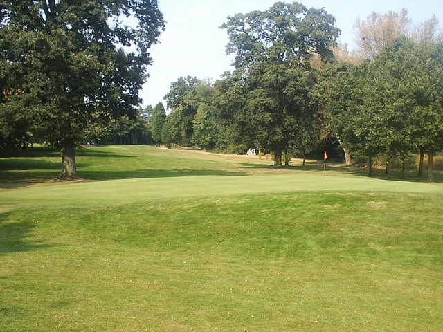 A view of the 1st green at Copsewood Grange Golf Club.