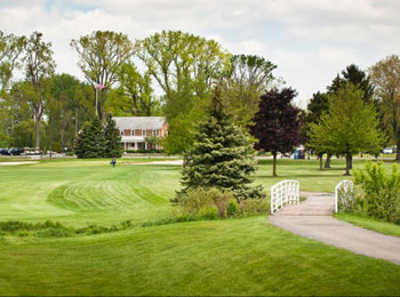 A view of a fairway and the clubhouse in background at Wesburn Golf & Country Club