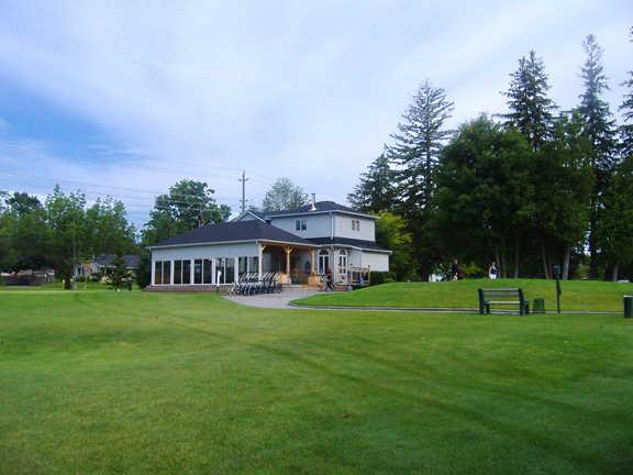 A view of the clubhouse at Lyndebrook Golf Course